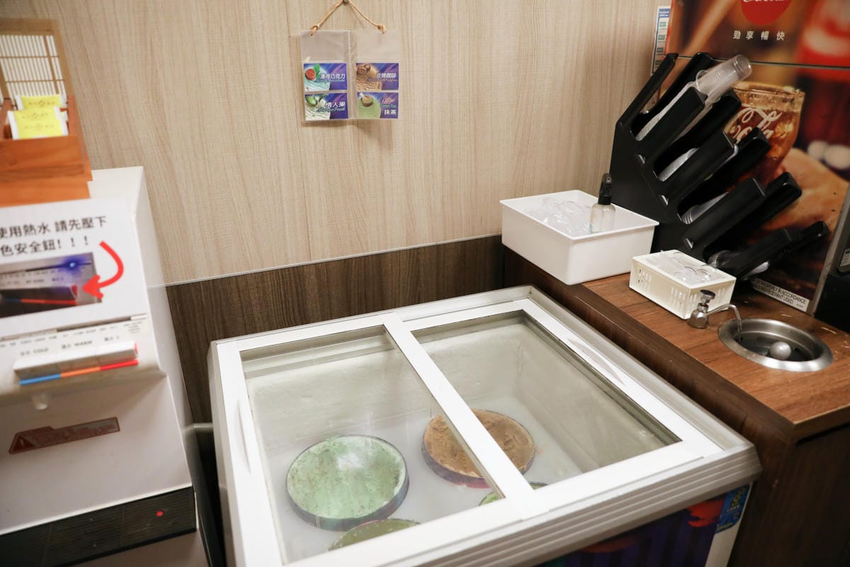 中壢夜市牛排推薦! 巴豆夭牛排館 夜市平價牛排+自助吧 玉米濃湯.吐司.飲料.冰淇淋吃到飽,還能免費續麵 - 第9張圖 中壢夜市牛排推薦! 巴豆夭牛排館 夜市平價牛排+自助吧 玉米濃湯.吐司.飲料.冰淇淋吃到飽,還能免費續麵