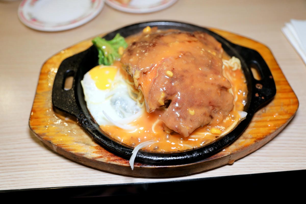 中壢夜市牛排推薦! 巴豆夭牛排館 夜市平價牛排+自助吧 玉米濃湯.吐司.飲料.冰淇淋吃到飽,還能免費續麵 - 第12張圖 中壢夜市牛排推薦! 巴豆夭牛排館 夜市平價牛排+自助吧 玉米濃湯.吐司.飲料.冰淇淋吃到飽,還能免費續麵