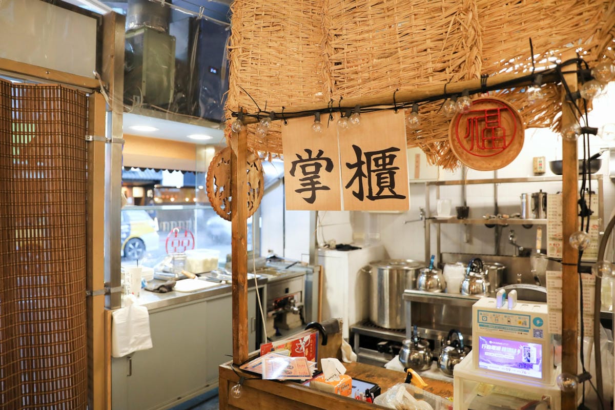 台北大安區石頭火鍋推薦! 螺螄福Rose food 正宗柳州螺螄粉 螺螄湯鴛鴦石頭火鍋(延吉店) 還有厲害的臭豆腐
