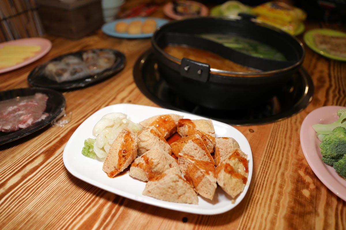 台北大安區石頭火鍋推薦! 螺螄福Rose food 正宗柳州螺螄粉 螺螄湯鴛鴦石頭火鍋(延吉店) 還有厲害的臭豆腐