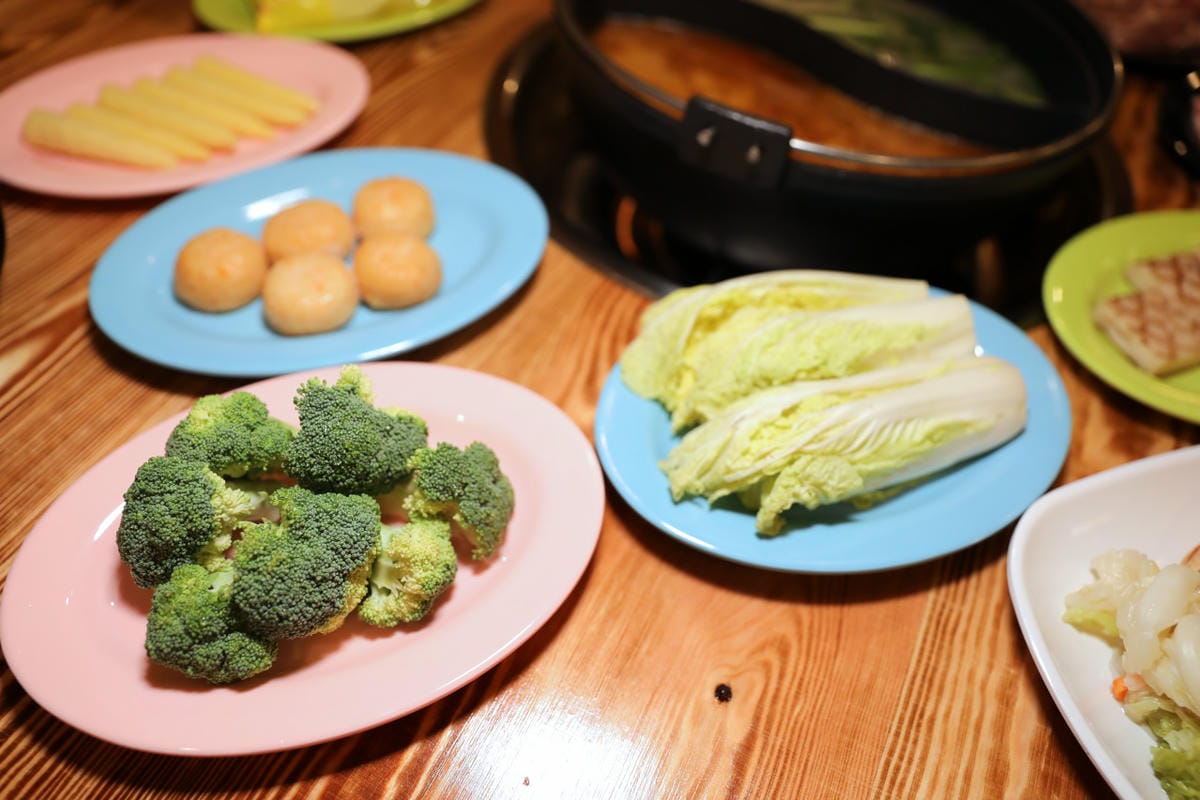 台北大安區石頭火鍋推薦! 螺螄福Rose food 正宗柳州螺螄粉 螺螄湯鴛鴦石頭火鍋(延吉店) 還有厲害的臭豆腐