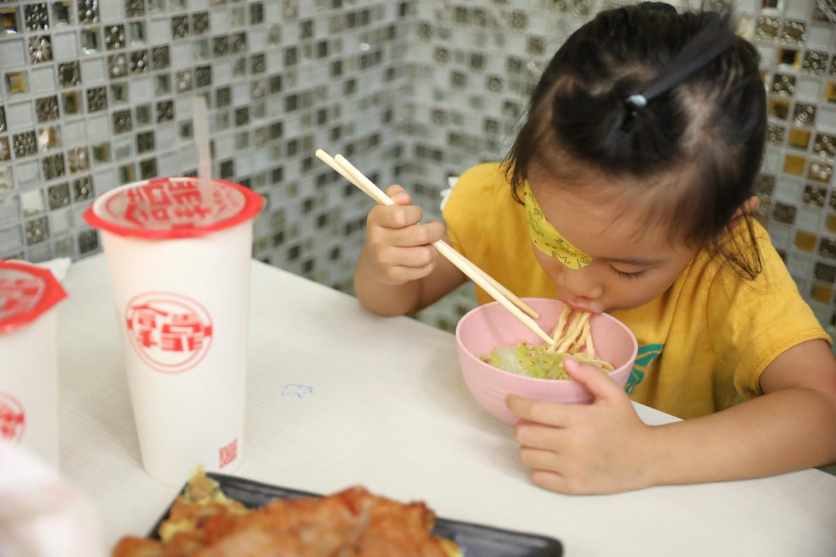 林口早午餐推薦! 拿靠早午餐(林口遠雄仁愛店) 漢堡.脆皮蛋餅.蘿蔔糕排骨.鍋燒意麵