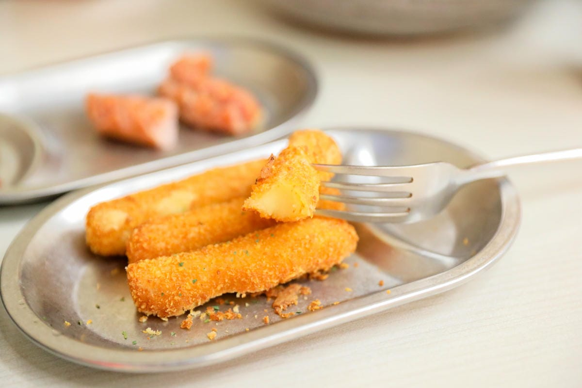 林口早午餐推薦! 拿靠早午餐(林口遠雄仁愛店) 漢堡.脆皮蛋餅.蘿蔔糕排骨.鍋燒意麵