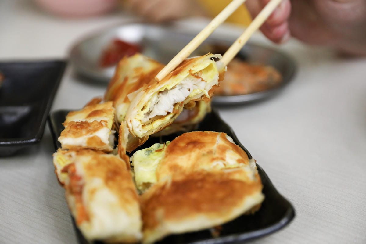 林口早午餐推薦! 拿靠早午餐(林口遠雄仁愛店) 漢堡.脆皮蛋餅.蘿蔔糕排骨.鍋燒意麵