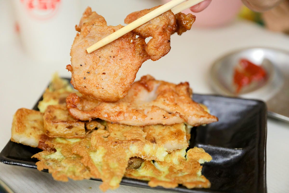 林口早午餐推薦! 拿靠早午餐(林口遠雄仁愛店) 漢堡.脆皮蛋餅.蘿蔔糕排骨.鍋燒意麵