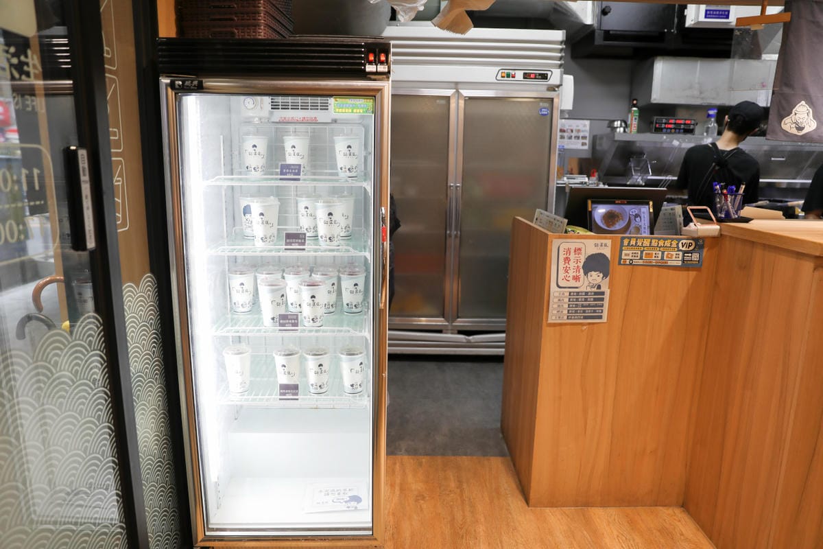 麵匡匡拉麵食堂(新莊昌平店) 金甘蝦味噌拉麵新菜上市 最適合親子用餐的豚骨拉麵店推薦!