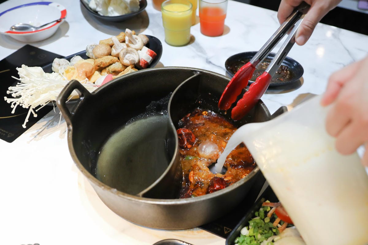 西門町火鍋吃到飽餐廳推薦! 肉多多火鍋(西門店) 爆炒招牌石頭鍋 壽星慶生就吃生日肉蛋糕,新會員好禮送肉盤