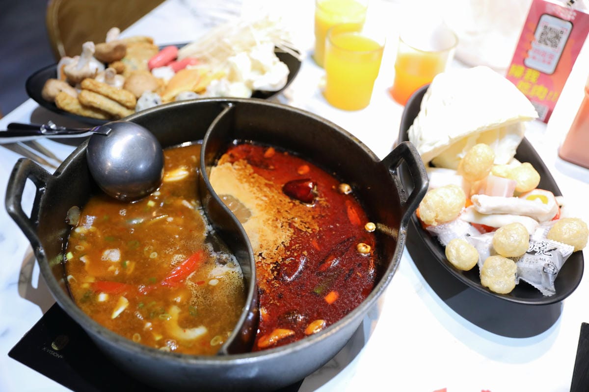 西門町火鍋吃到飽餐廳推薦! 肉多多火鍋(西門店) 爆炒招牌石頭鍋 壽星慶生就吃生日肉蛋糕,新會員好禮送肉盤