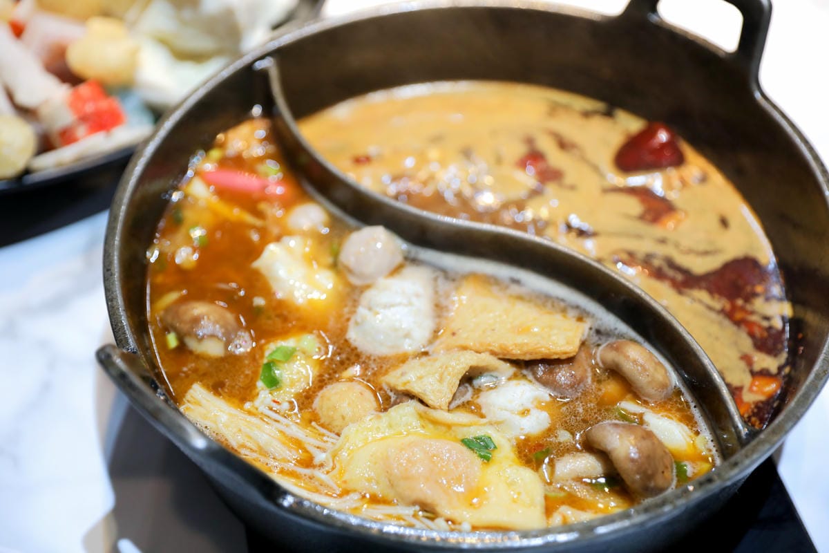 西門町火鍋吃到飽餐廳推薦! 肉多多火鍋(西門店) 爆炒招牌石頭鍋 壽星慶生就吃生日肉蛋糕,新會員好禮送肉盤