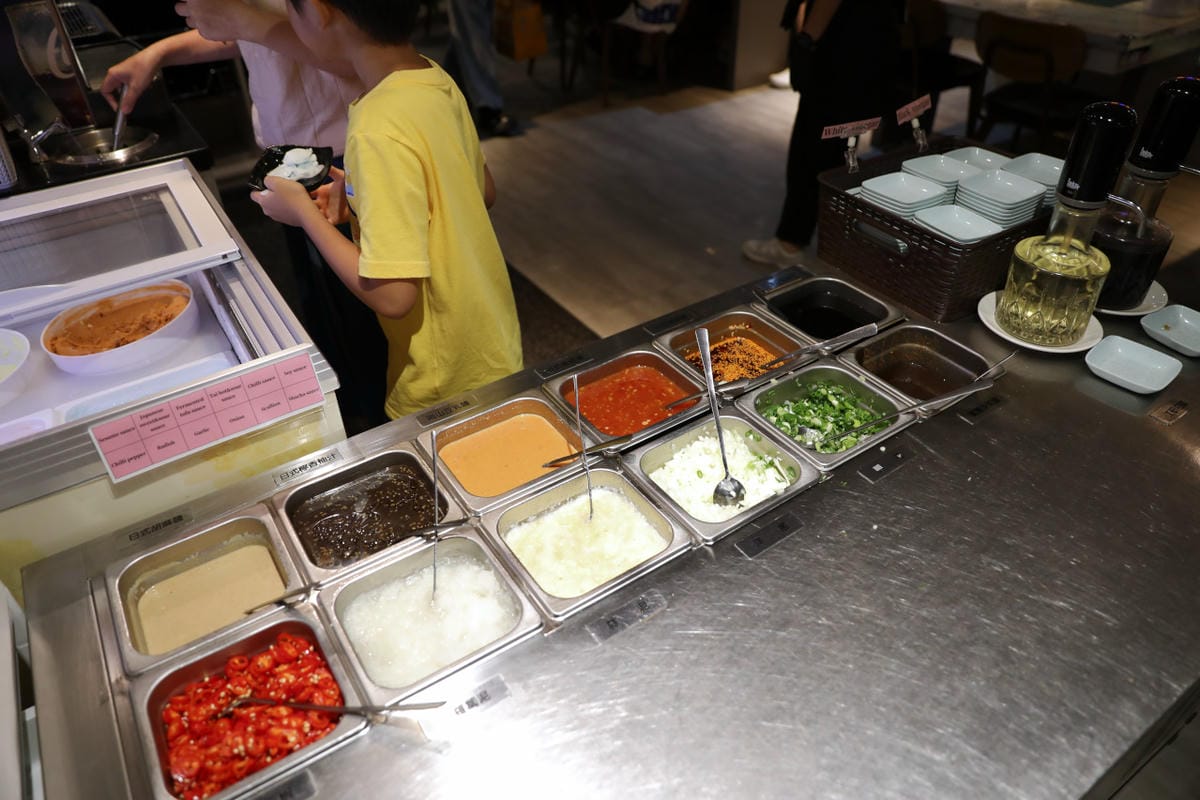 西門町火鍋吃到飽餐廳推薦! 肉多多火鍋(西門店) 爆炒招牌石頭鍋 壽星慶生就吃生日肉蛋糕,新會員好禮送肉盤