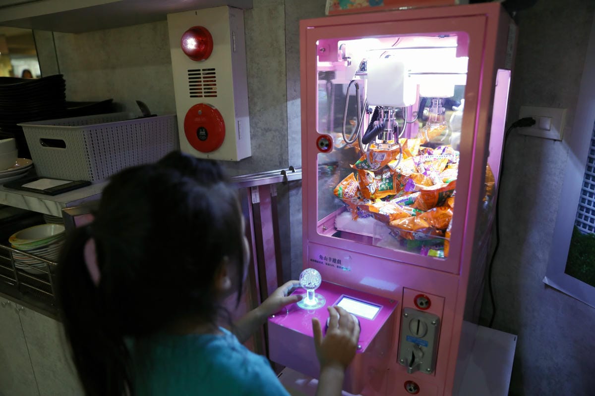 西門町火鍋吃到飽餐廳推薦! 肉多多火鍋(西門店) 爆炒招牌石頭鍋 壽星慶生就吃生日肉蛋糕,新會員好禮送肉盤