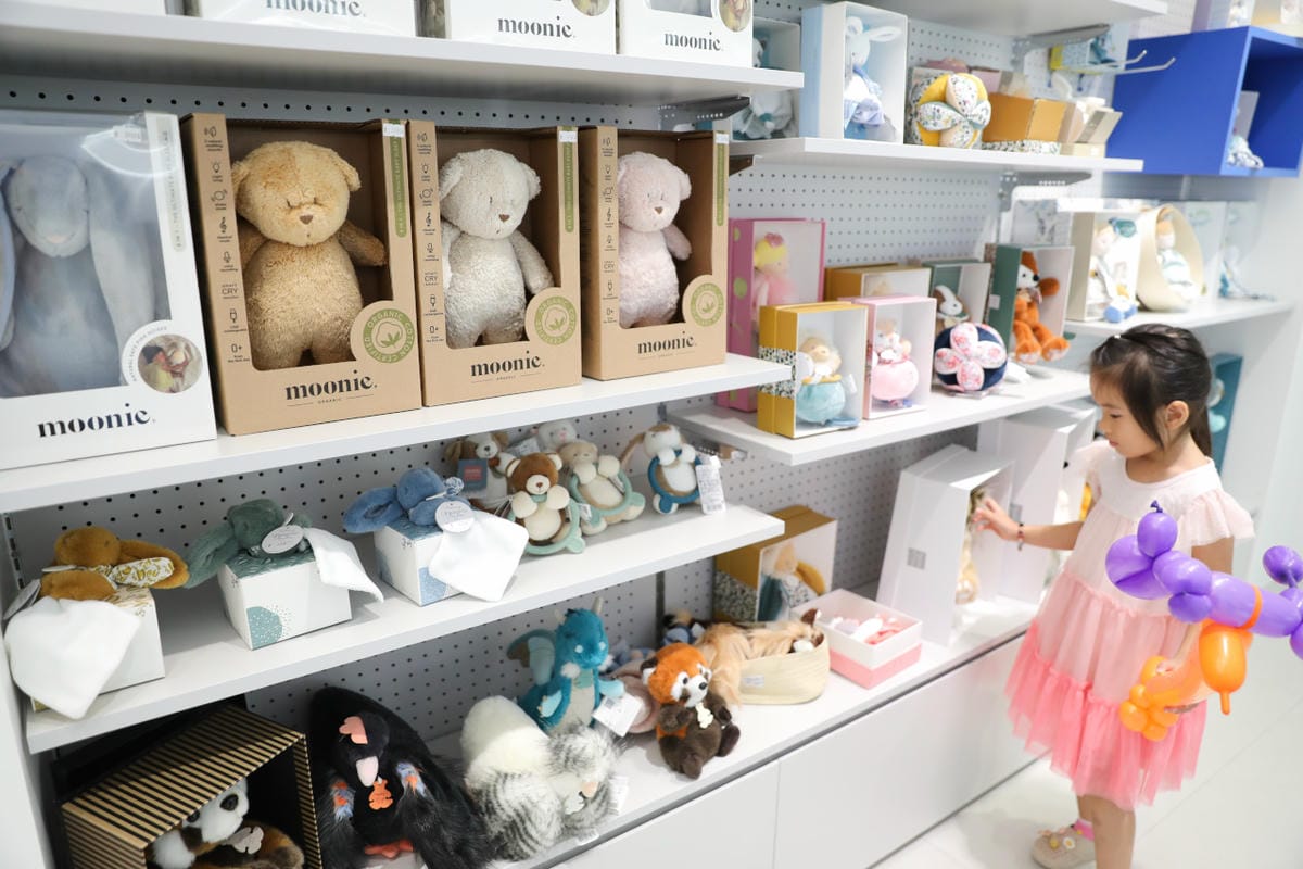 Baby City桃園旗艦店 桃園禾馨診所旁婦嬰用品專賣店,新手爸媽必訪! 專屬刺繡服務.貝親奶瓶Lab. 還有Baby Café享受舒適親子購物空間,一站式購足所有嬰兒用品! - 第43張圖 Baby City桃園旗艦店 桃園禾馨診所旁婦嬰用品專賣店,新手爸媽必訪! 專屬刺繡服務.貝親奶瓶Lab. 還有Baby Café享受舒適親子購物空間,一站式購足所有嬰兒用品!