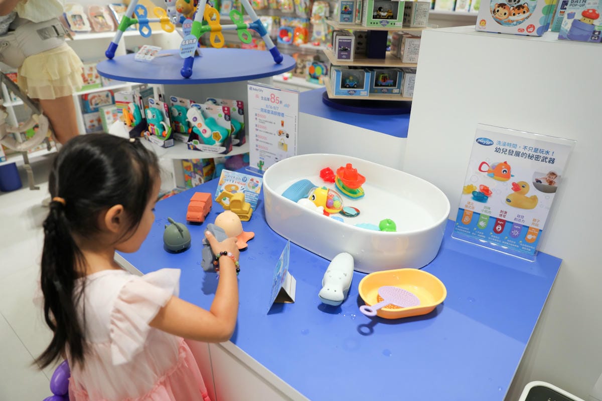 Baby City桃園旗艦店 桃園禾馨診所旁婦嬰用品專賣店,新手爸媽必訪! 專屬刺繡服務.貝親奶瓶Lab. 還有Baby Café享受舒適親子購物空間,一站式購足所有嬰兒用品! - 第49張圖 Baby City桃園旗艦店 桃園禾馨診所旁婦嬰用品專賣店,新手爸媽必訪! 專屬刺繡服務.貝親奶瓶Lab. 還有Baby Café享受舒適親子購物空間,一站式購足所有嬰兒用品!
