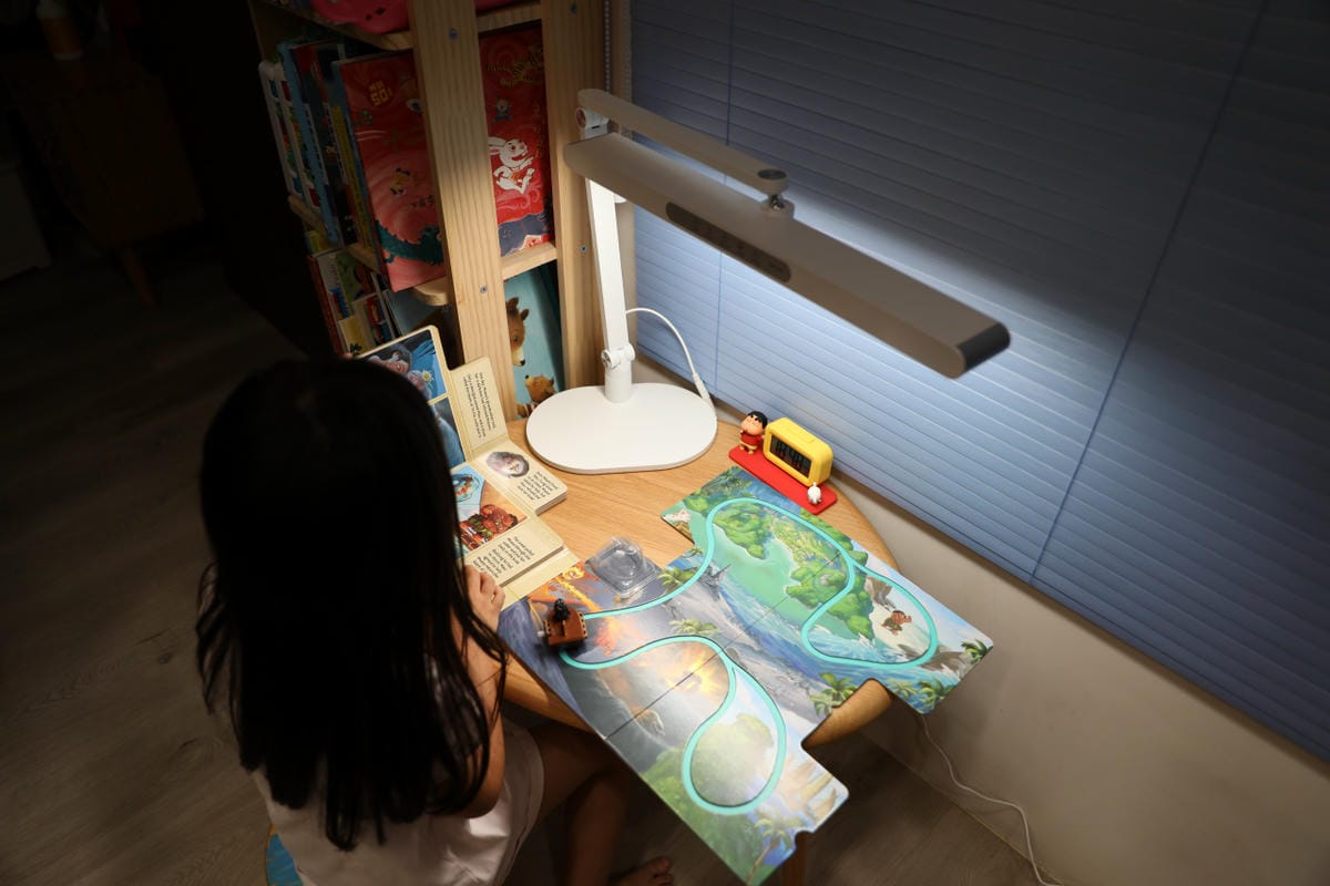 喜光晶靈燈 | 學童護眼檯燈推薦! 全光譜智能檯燈 GENIUS 晶靈燈 座夾兩用版 靈活安裝超方便! - 第18張圖 喜光晶靈燈 | 學童護眼檯燈推薦! 全光譜智能檯燈 GENIUS 晶靈燈 座夾兩用版 靈活安裝超方便!