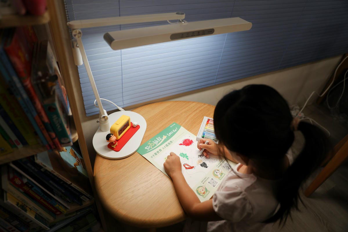 喜光晶靈燈 | 學童護眼檯燈推薦! 全光譜智能檯燈 GENIUS 晶靈燈 座夾兩用版 靈活安裝超方便! - 第23張圖 喜光晶靈燈 | 學童護眼檯燈推薦! 全光譜智能檯燈 GENIUS 晶靈燈 座夾兩用版 靈活安裝超方便!