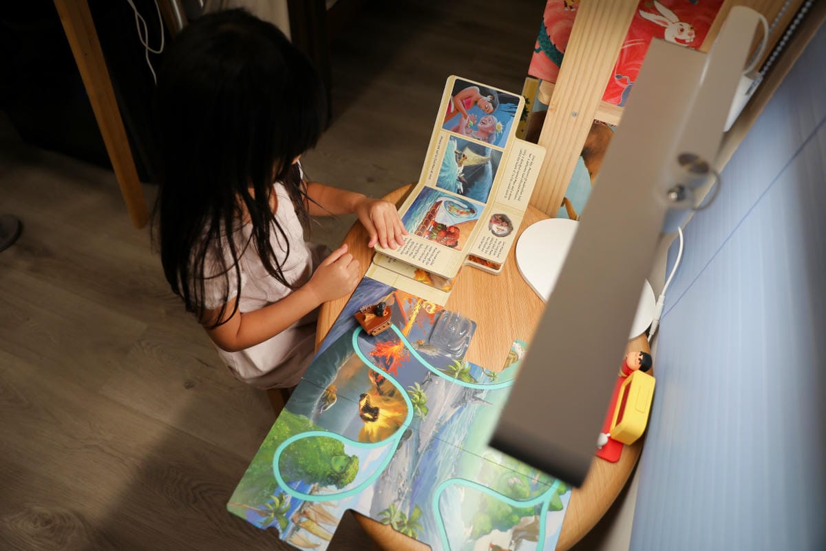 喜光晶靈燈 | 學童護眼檯燈推薦! 全光譜智能檯燈 GENIUS 晶靈燈 座夾兩用版 靈活安裝超方便! - 第9張圖 喜光晶靈燈 | 學童護眼檯燈推薦! 全光譜智能檯燈 GENIUS 晶靈燈 座夾兩用版 靈活安裝超方便!