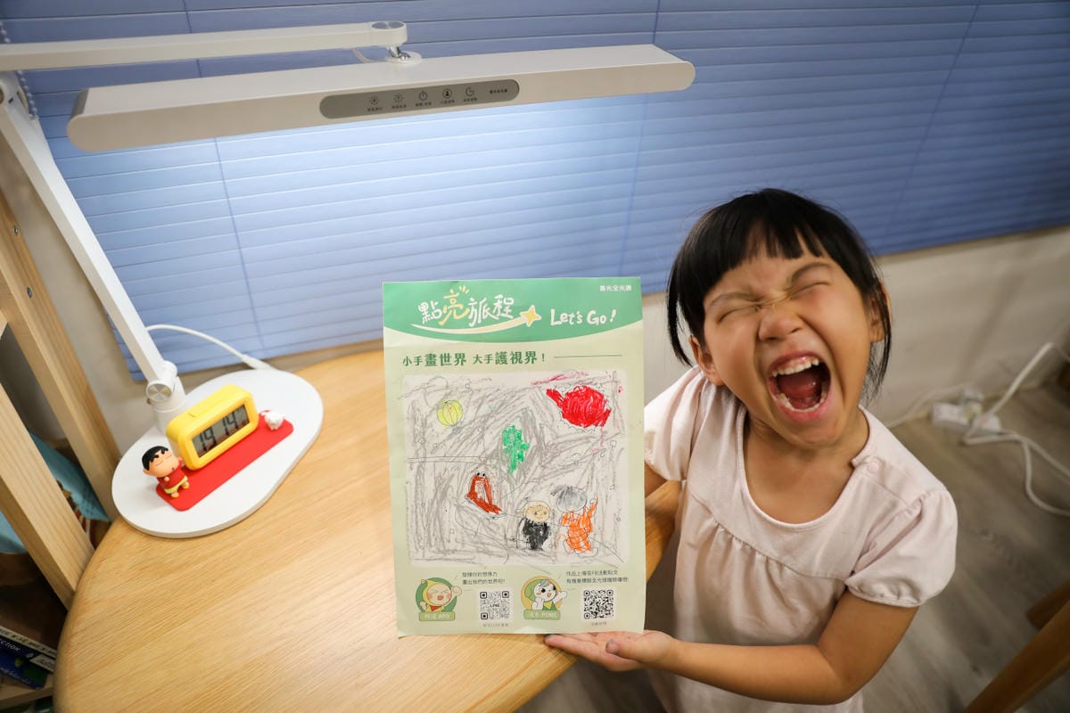 喜光晶靈燈 | 學童護眼檯燈推薦! 全光譜智能檯燈 GENIUS 晶靈燈 座夾兩用版 靈活安裝超方便! - 第2張圖 喜光晶靈燈 | 學童護眼檯燈推薦! 全光譜智能檯燈 GENIUS 晶靈燈 座夾兩用版 靈活安裝超方便!