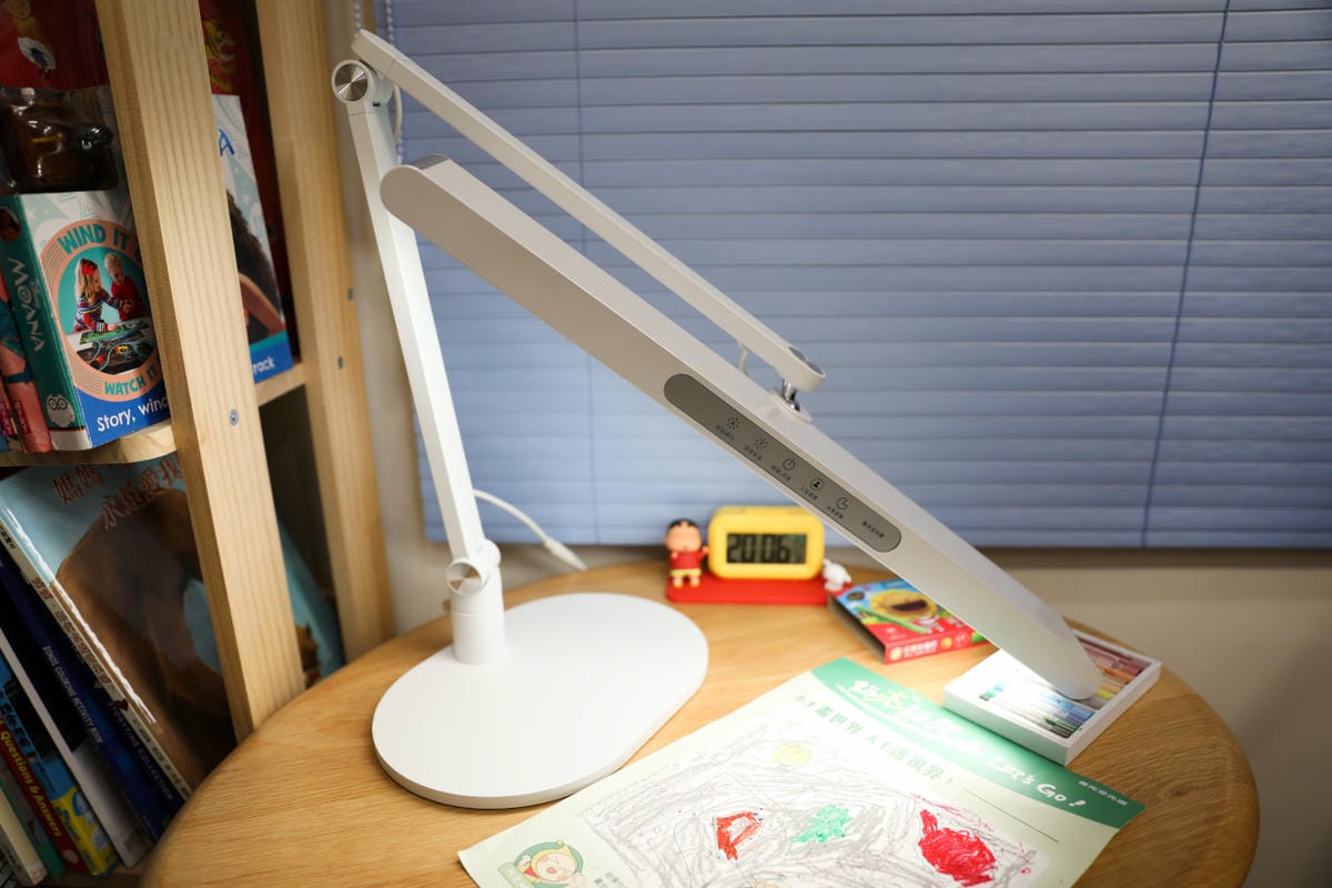 喜光晶靈燈 | 學童護眼檯燈推薦! 全光譜智能檯燈 GENIUS 晶靈燈 座夾兩用版 靈活安裝超方便! - 第11張圖 喜光晶靈燈 | 學童護眼檯燈推薦! 全光譜智能檯燈 GENIUS 晶靈燈 座夾兩用版 靈活安裝超方便!