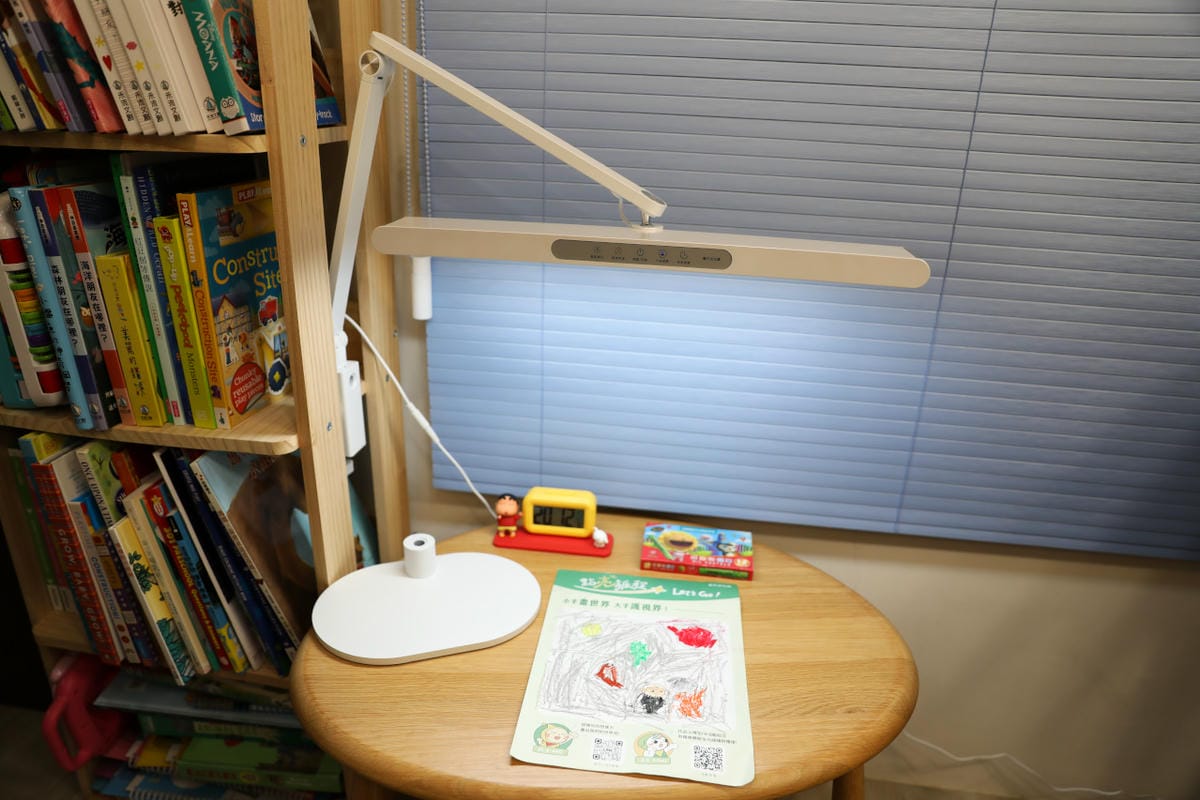 喜光晶靈燈 | 學童護眼檯燈推薦! 全光譜智能檯燈 GENIUS 晶靈燈 座夾兩用版 靈活安裝超方便! - 第13張圖 喜光晶靈燈 | 學童護眼檯燈推薦! 全光譜智能檯燈 GENIUS 晶靈燈 座夾兩用版 靈活安裝超方便!