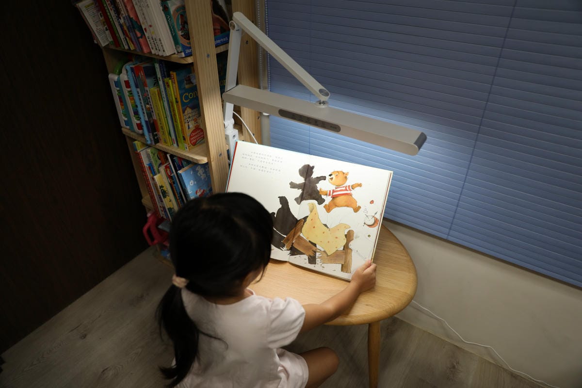 喜光晶靈燈 | 學童護眼檯燈推薦! 全光譜智能檯燈 GENIUS 晶靈燈 座夾兩用版 靈活安裝超方便! - 第21張圖 喜光晶靈燈 | 學童護眼檯燈推薦! 全光譜智能檯燈 GENIUS 晶靈燈 座夾兩用版 靈活安裝超方便!