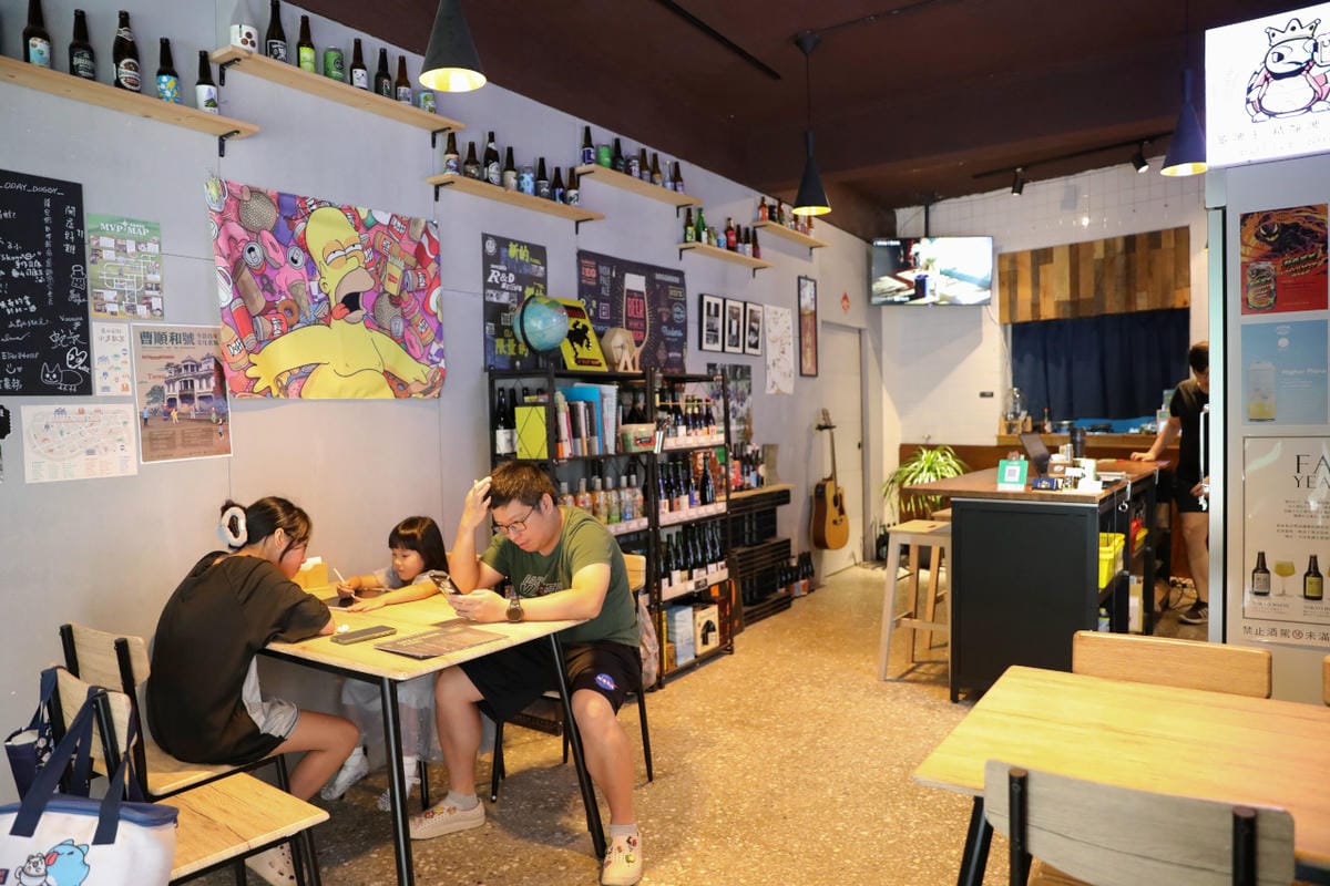 龜啤王x后街土狗 熱狗堡精釀吧 Craftbeer & HotDogs 桃園龜山超美味熱狗堡配精釀啤酒大推薦! - 第3張圖 龜啤王x后街土狗 熱狗堡精釀吧 Craftbeer & HotDogs 桃園龜山超美味熱狗堡配精釀啤酒大推薦!