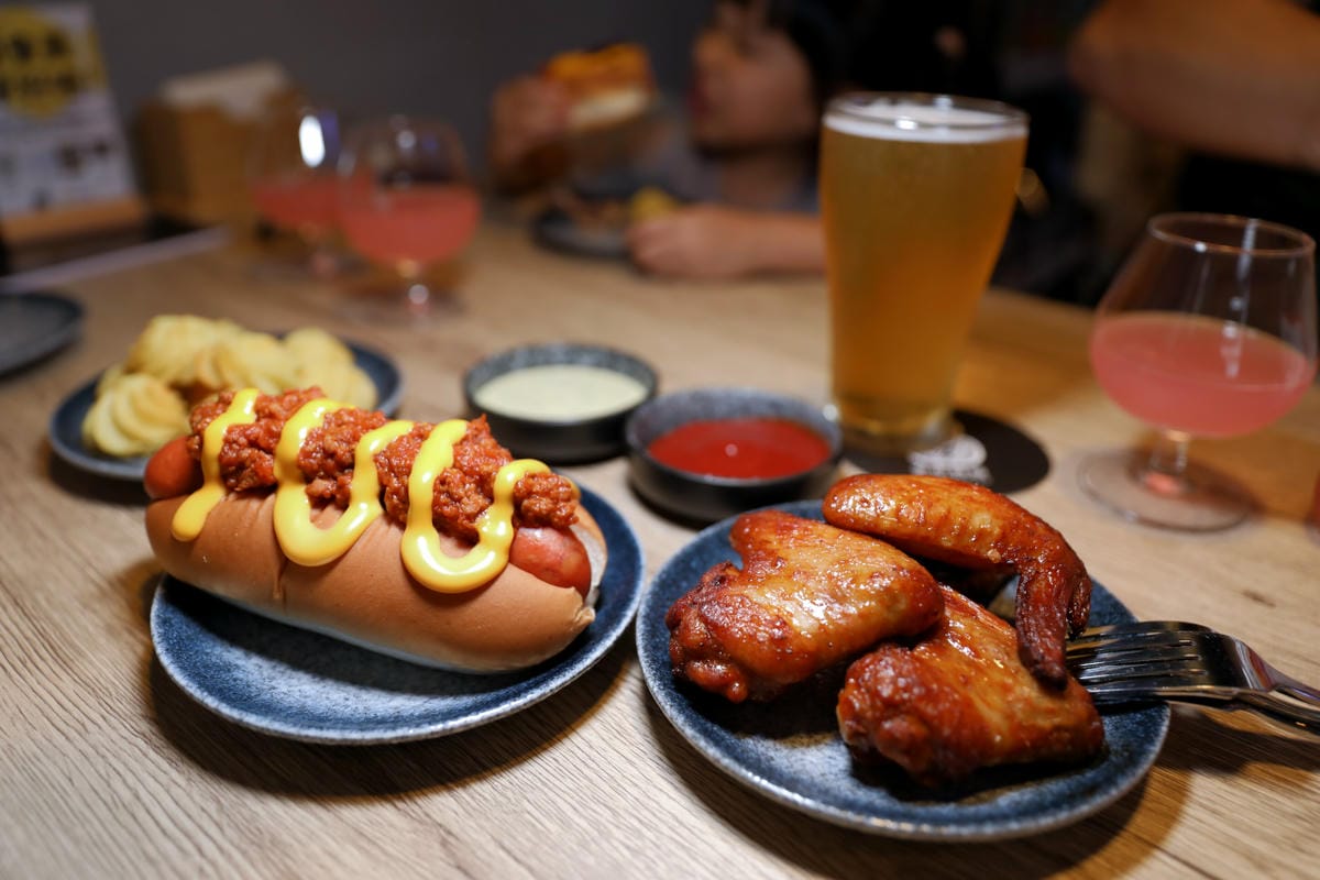 龜啤王x后街土狗 熱狗堡精釀吧 Craftbeer & HotDogs 桃園龜山超美味熱狗堡配精釀啤酒大推薦! - 第12張圖 龜啤王x后街土狗 熱狗堡精釀吧 Craftbeer & HotDogs 桃園龜山超美味熱狗堡配精釀啤酒大推薦!