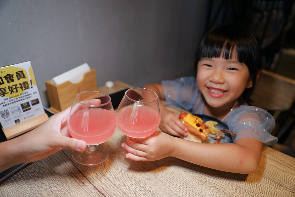 龜啤王x后街土狗 熱狗堡精釀吧 Craftbeer & HotDogs 桃園龜山超美味熱狗堡配精釀啤酒大推薦! - 第17張圖 龜啤王x后街土狗 熱狗堡精釀吧 Craftbeer & HotDogs 桃園龜山超美味熱狗堡配精釀啤酒大推薦!