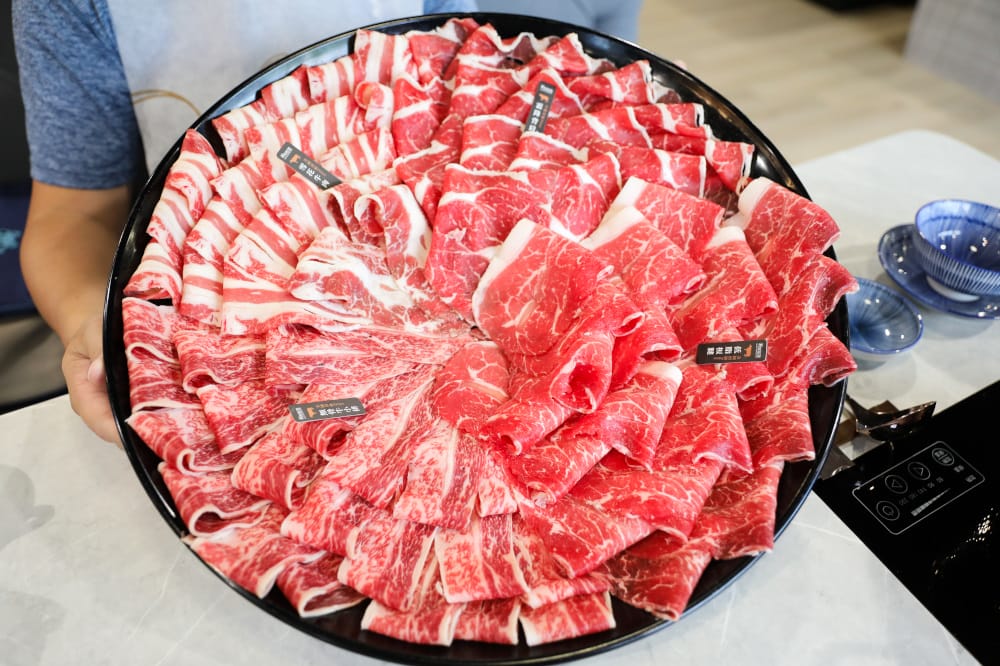 網紅部落客2025必踩點的全新肉多多排隊名店 鍋物界的卡地亞 新肉多多高質感體驗 樂多多集團新品牌