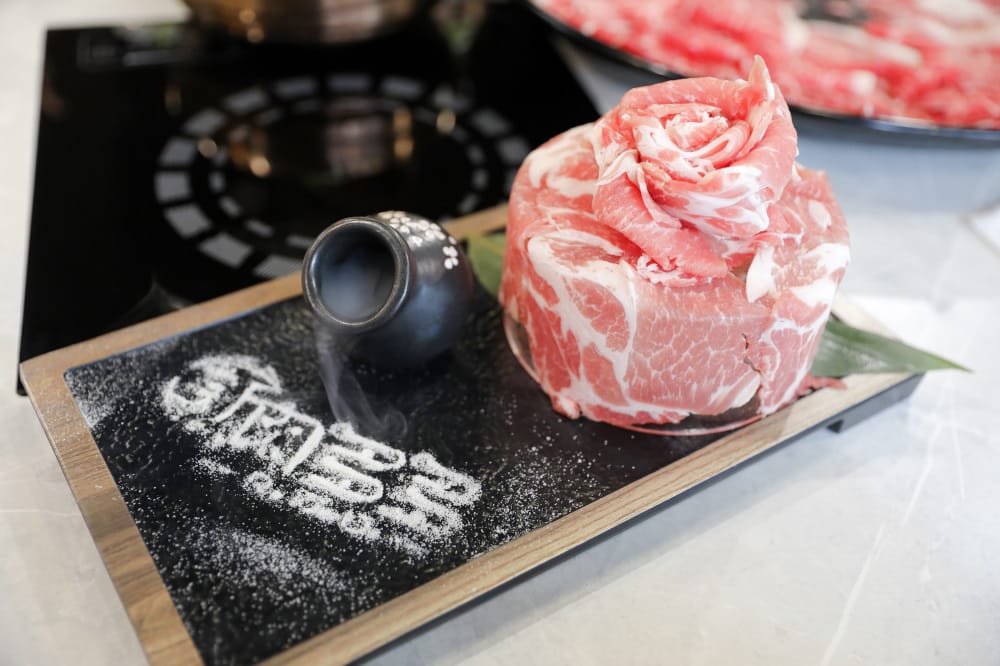 網紅部落客2025必踩點的全新肉多多排隊名店 鍋物界的卡地亞 新肉多多高質感體驗 樂多多集團新品牌