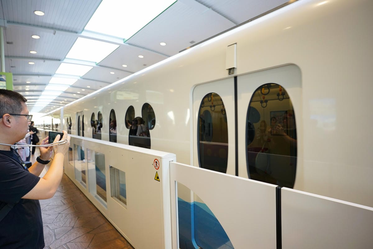 日本東京迪士尼海洋攻略分享 2025萬聖節親子生日之旅! 領取生日紀念貼紙,享受壽星禮遇 善用迪士尼APP抽PP.MO點餐.購買DPA輕鬆玩泉鄉園區