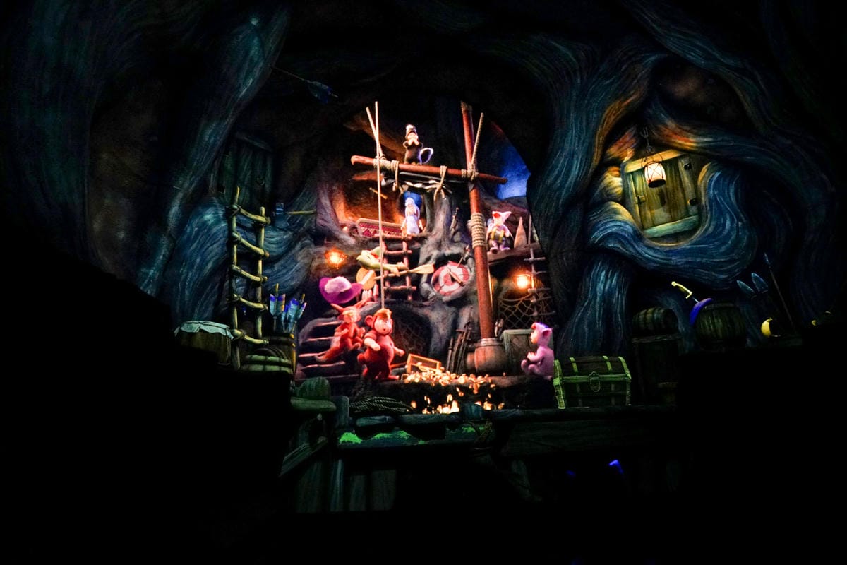 日本東京迪士尼海洋攻略分享 2025萬聖節親子生日之旅! 領取生日紀念貼紙,享受壽星禮遇 善用迪士尼APP抽PP.MO點餐.購買DPA輕鬆玩泉鄉園區