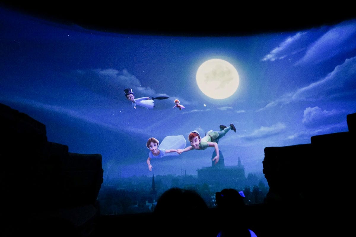 日本東京迪士尼海洋攻略分享 2025萬聖節親子生日之旅! 領取生日紀念貼紙,享受壽星禮遇 善用迪士尼APP抽PP.MO點餐.購買DPA輕鬆玩泉鄉園區