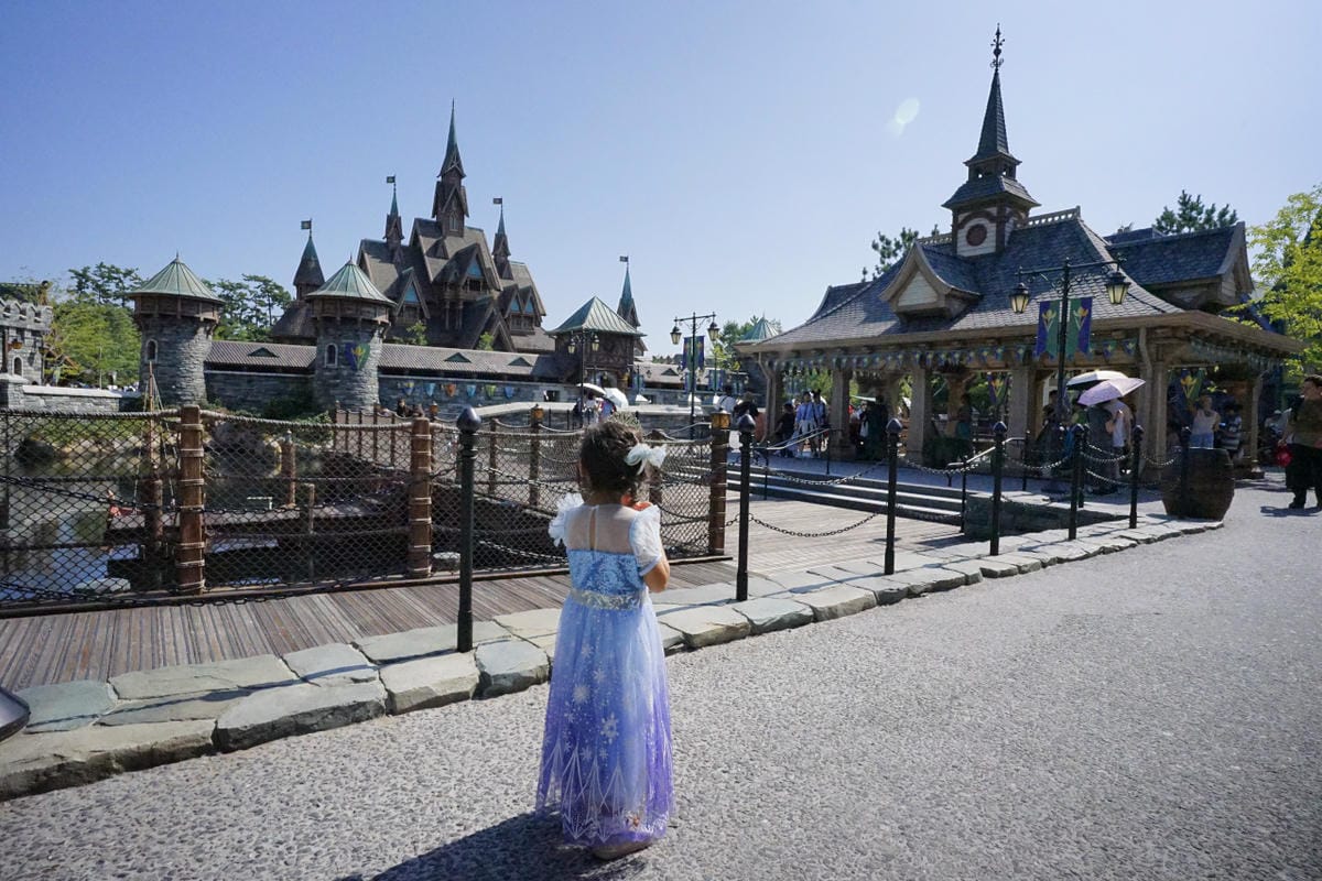 日本東京迪士尼海洋攻略分享 2025萬聖節親子生日之旅! 領取生日紀念貼紙,享受壽星禮遇 善用迪士尼APP抽PP.MO點餐.購買DPA輕鬆玩泉鄉園區