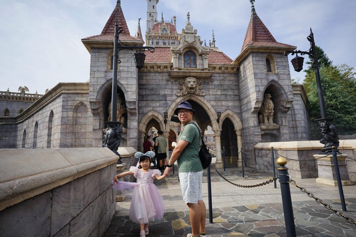 日本東京迪士尼樂園攻略分享 2025萬聖節親子生日之旅! 一日暢玩陸地18項遊樂設施,善用迪士尼APP抽PP.MO點餐.購買DPA,不花時間排隊餐廳看遊行秘密地點