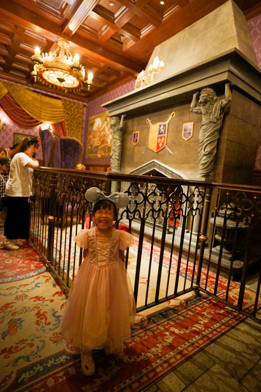 日本東京迪士尼樂園攻略分享 2025萬聖節親子生日之旅! 一日暢玩陸地18項遊樂設施,善用迪士尼APP抽PP.MO點餐.購買DPA,不花時間排隊餐廳看遊行秘密地點