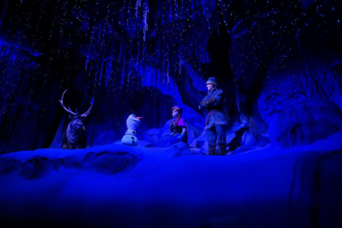 日本東京迪士尼海洋攻略分享 2025萬聖節親子生日之旅! 領取生日紀念貼紙,享受壽星禮遇 善用迪士尼APP抽PP.MO點餐.購買DPA輕鬆玩泉鄉園區