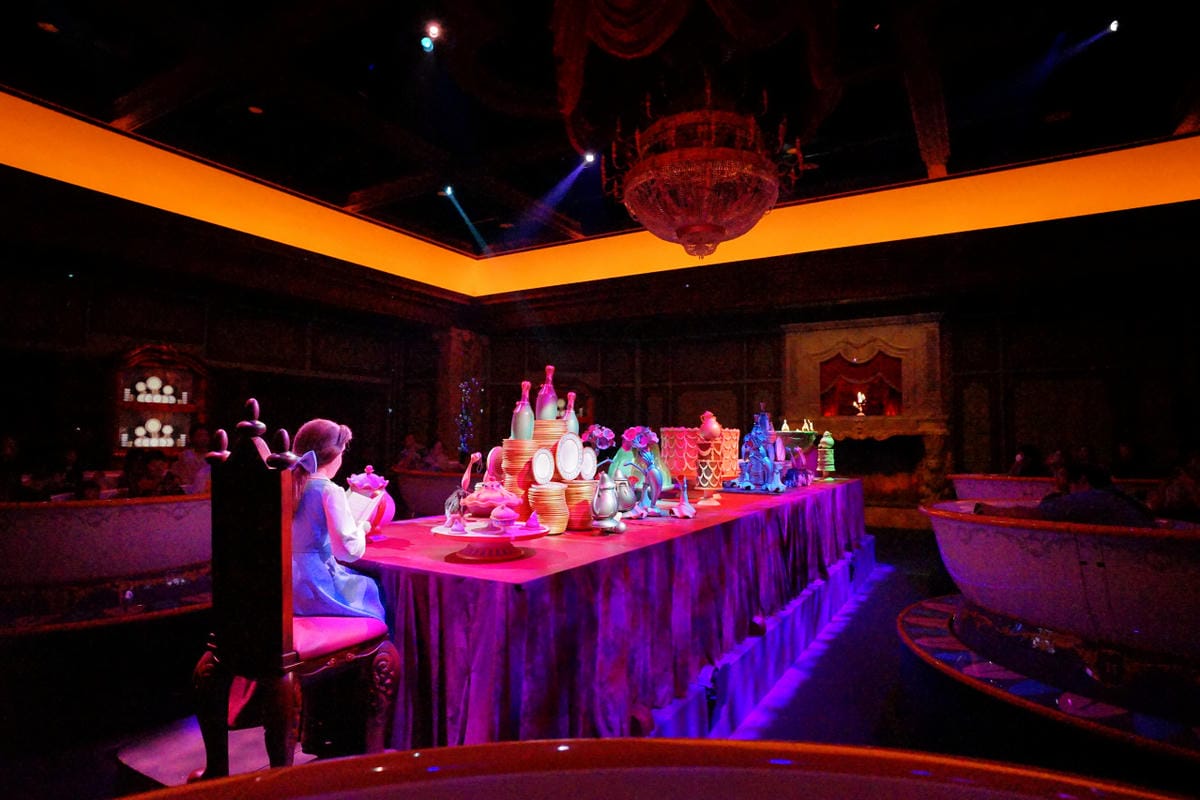 日本東京迪士尼樂園攻略分享 2025萬聖節親子生日之旅! 一日暢玩陸地18項遊樂設施,善用迪士尼APP抽PP.MO點餐.購買DPA,不花時間排隊餐廳看遊行秘密地點