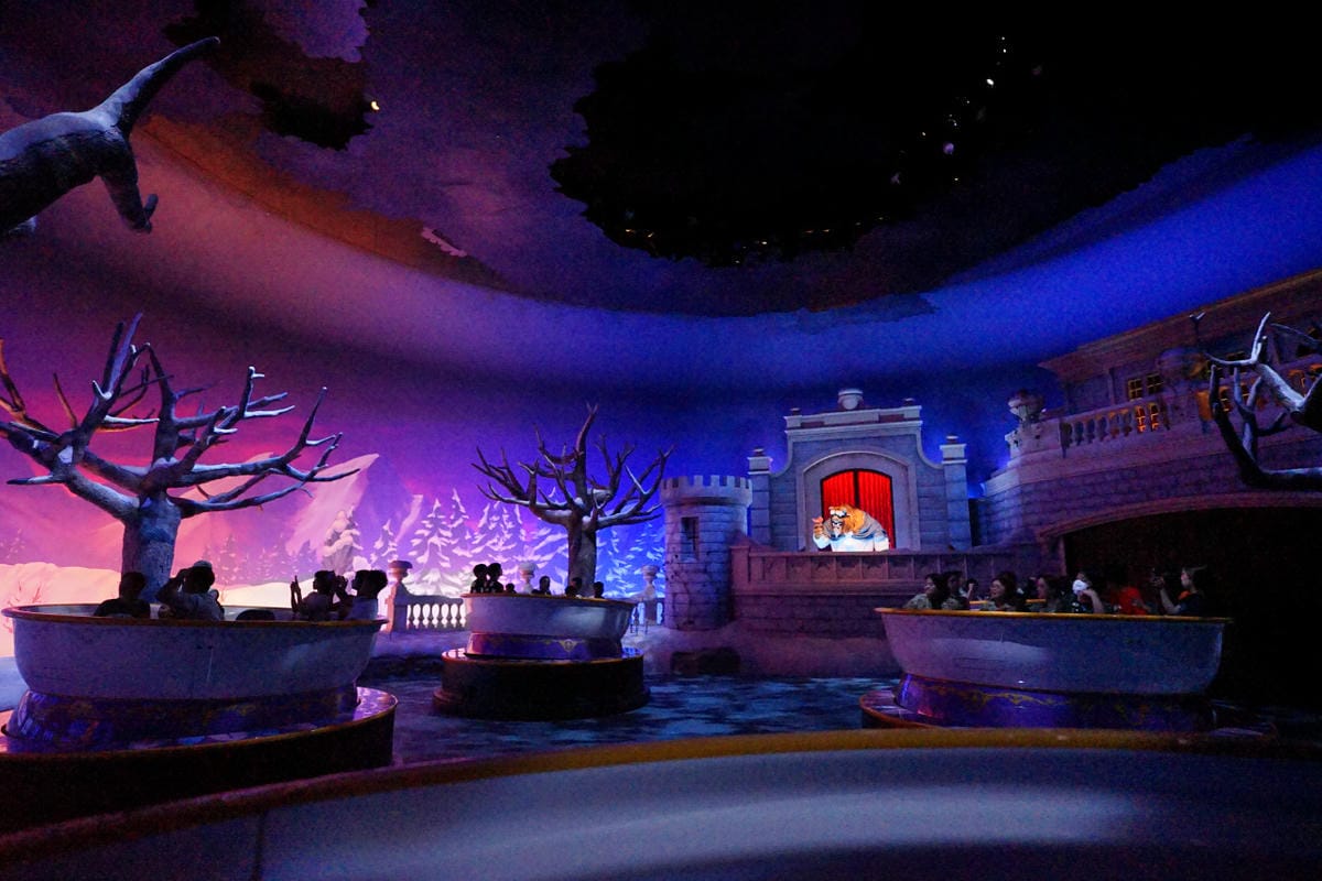 日本東京迪士尼樂園攻略分享 2025萬聖節親子生日之旅! 一日暢玩陸地18項遊樂設施,善用迪士尼APP抽PP.MO點餐.購買DPA,不花時間排隊餐廳看遊行秘密地點