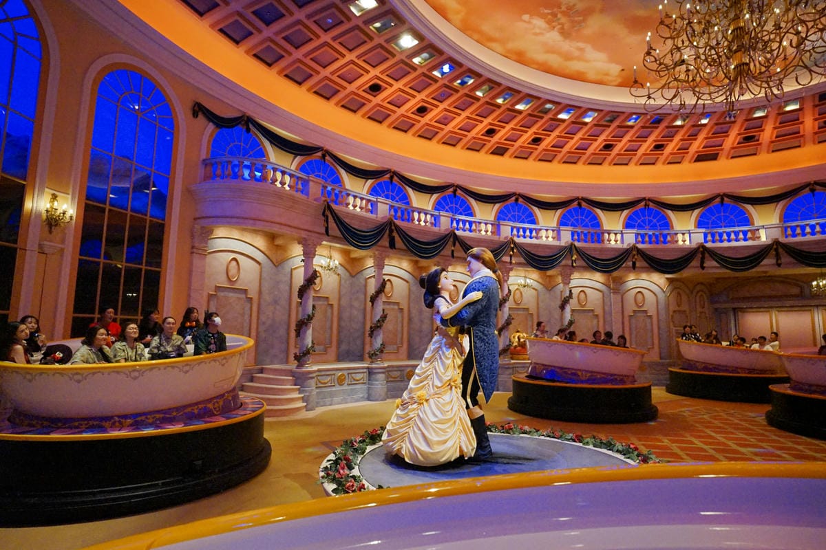 日本東京迪士尼樂園攻略分享 2025萬聖節親子生日之旅! 一日暢玩陸地18項遊樂設施,善用迪士尼APP抽PP.MO點餐.購買DPA,不花時間排隊餐廳看遊行秘密地點