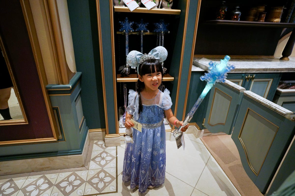 日本東京迪士尼海洋攻略分享 2025萬聖節親子生日之旅! 領取生日紀念貼紙,享受壽星禮遇 善用迪士尼APP抽PP.MO點餐.購買DPA輕鬆玩泉鄉園區