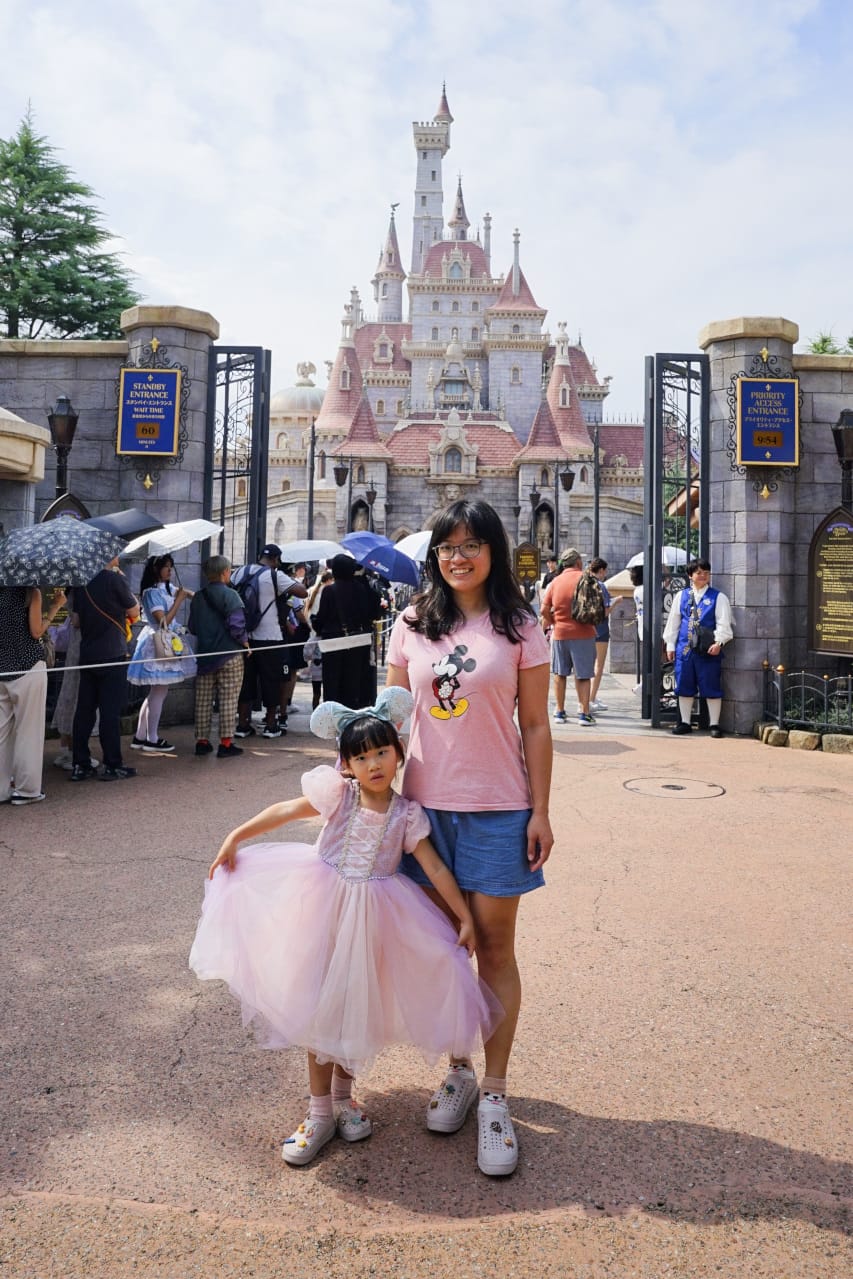日本東京迪士尼樂園攻略分享 2025萬聖節親子生日之旅! 一日暢玩陸地18項遊樂設施,善用迪士尼APP抽PP.MO點餐.購買DPA,不花時間排隊餐廳看遊行秘密地點