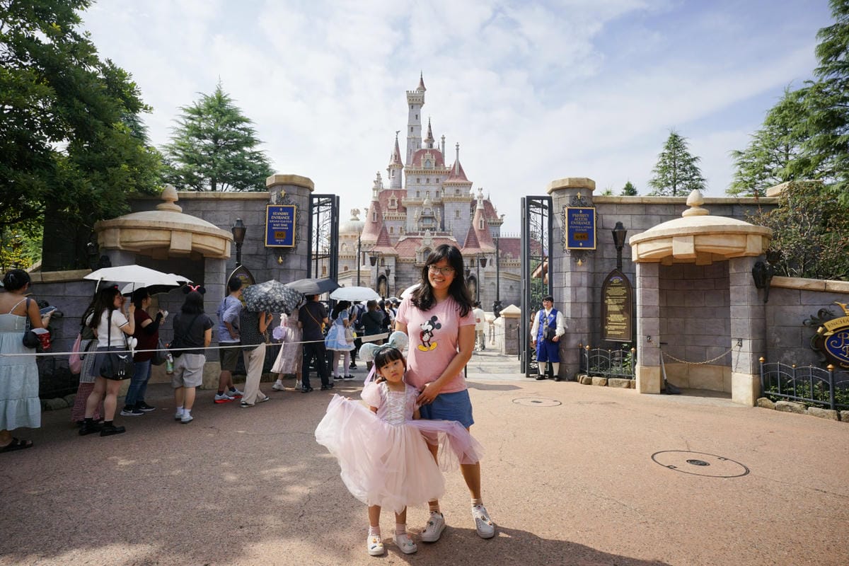 日本東京迪士尼樂園攻略分享 2025萬聖節親子生日之旅! 一日暢玩陸地18項遊樂設施,善用迪士尼APP抽PP.MO點餐.購買DPA,不花時間排隊餐廳看遊行秘密地點
