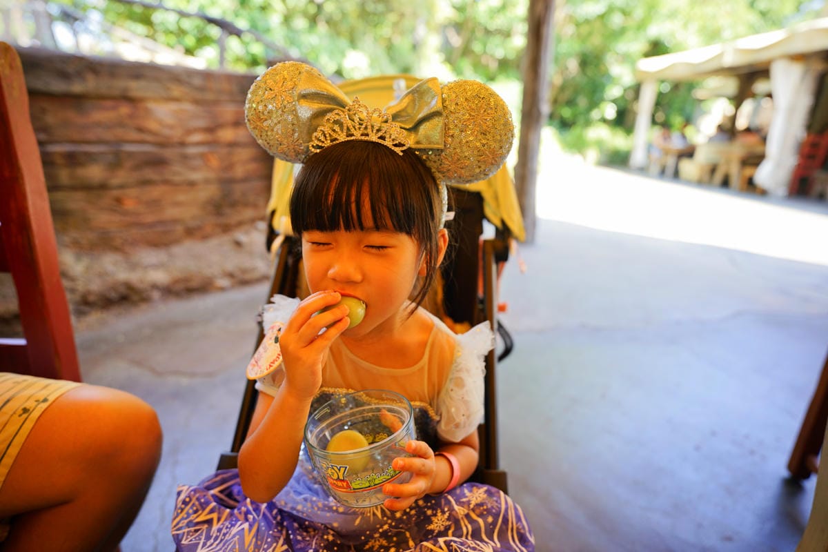 日本東京迪士尼海洋攻略分享 2025萬聖節親子生日之旅! 領取生日紀念貼紙,享受壽星禮遇 善用迪士尼APP抽PP.MO點餐.購買DPA輕鬆玩泉鄉園區