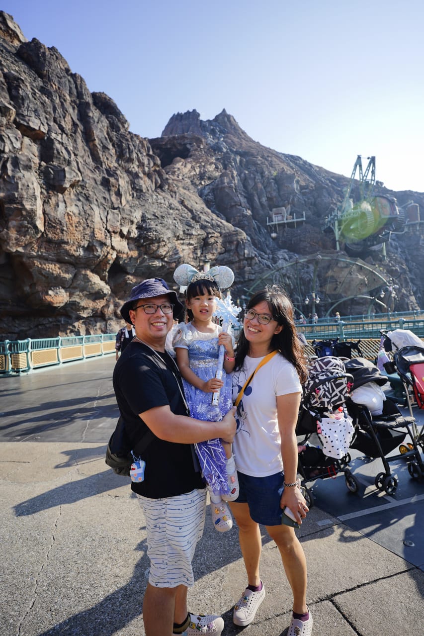 日本東京迪士尼海洋攻略分享 2025萬聖節親子生日之旅! 領取生日紀念貼紙,享受壽星禮遇 善用迪士尼APP抽PP.MO點餐.購買DPA輕鬆玩泉鄉園區