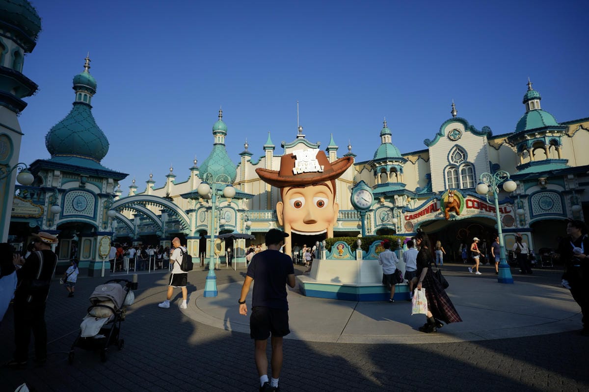 日本東京迪士尼海洋攻略分享 2025萬聖節親子生日之旅! 領取生日紀念貼紙,享受壽星禮遇 善用迪士尼APP抽PP.MO點餐.購買DPA輕鬆玩泉鄉園區