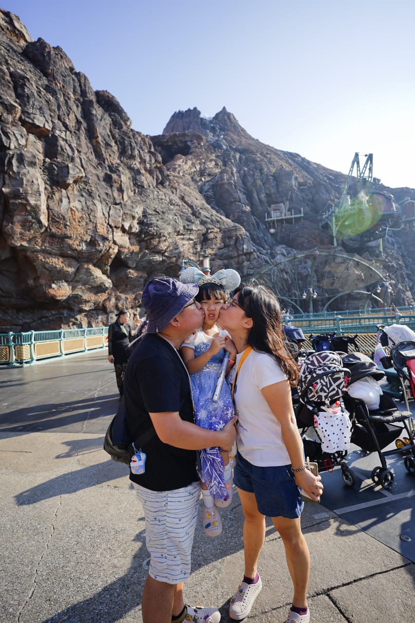 日本東京迪士尼海洋攻略分享 2025萬聖節親子生日之旅! 領取生日紀念貼紙,享受壽星禮遇 善用迪士尼APP抽PP.MO點餐.購買DPA輕鬆玩泉鄉園區