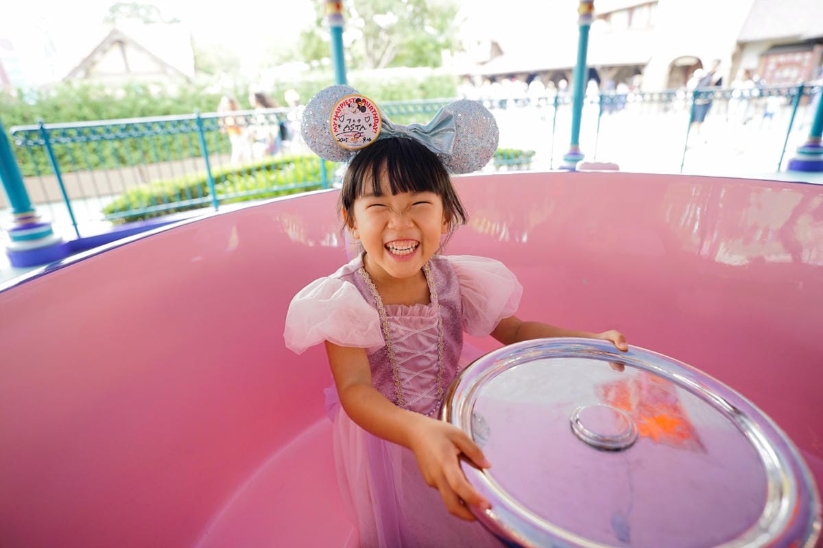 日本東京迪士尼樂園攻略分享 2025萬聖節親子生日之旅! 一日暢玩陸地18項遊樂設施,善用迪士尼APP抽PP.MO點餐.購買DPA,不花時間排隊餐廳看遊行秘密地點