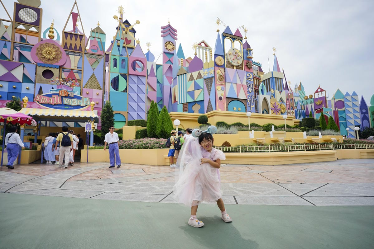 日本東京迪士尼樂園攻略分享 2025萬聖節親子生日之旅! 一日暢玩陸地18項遊樂設施,善用迪士尼APP抽PP.MO點餐.購買DPA,不花時間排隊餐廳看遊行秘密地點