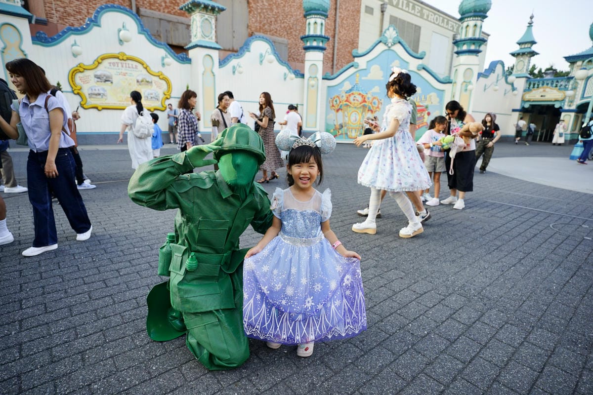 日本東京迪士尼海洋攻略分享 2025萬聖節親子生日之旅! 領取生日紀念貼紙,享受壽星禮遇 善用迪士尼APP抽PP.MO點餐.購買DPA輕鬆玩泉鄉園區