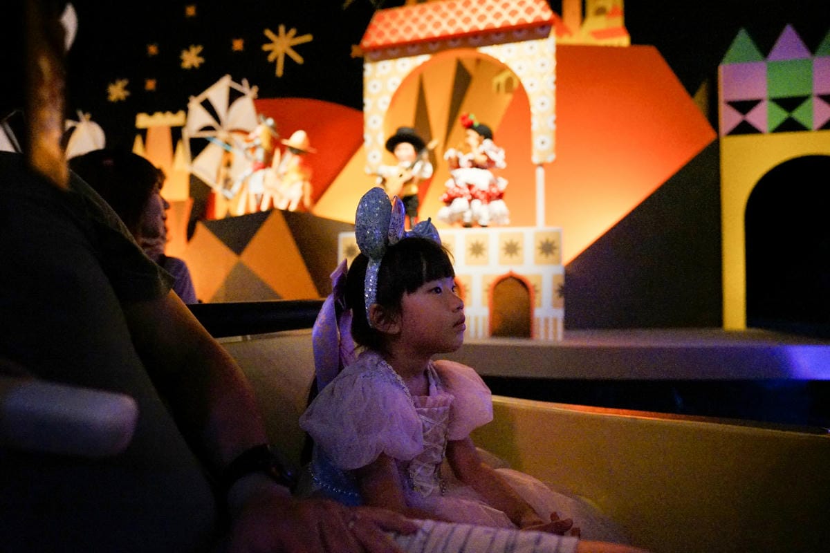 日本東京迪士尼樂園攻略分享 2025萬聖節親子生日之旅! 一日暢玩陸地18項遊樂設施,善用迪士尼APP抽PP.MO點餐.購買DPA,不花時間排隊餐廳看遊行秘密地點